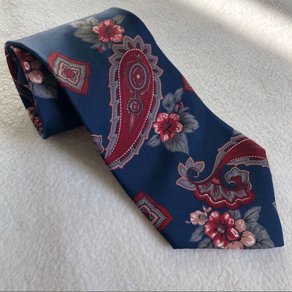Don Loper Beverly Hills 100% Silk Blue Red Paisley Tie 54.5”x4”